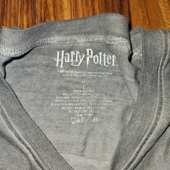 4 for $50 🎃 Harry Potter Hogwarts Tee Juniors Size Large - Picture 2 of 5